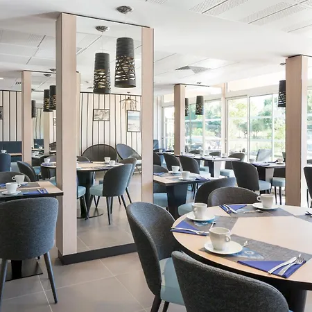 ホテル Logis Les Pins - Operalia 3*
