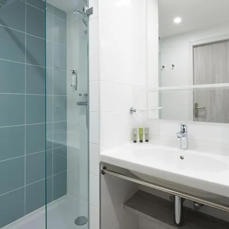 Opéralia Les Pins Hotel 3*