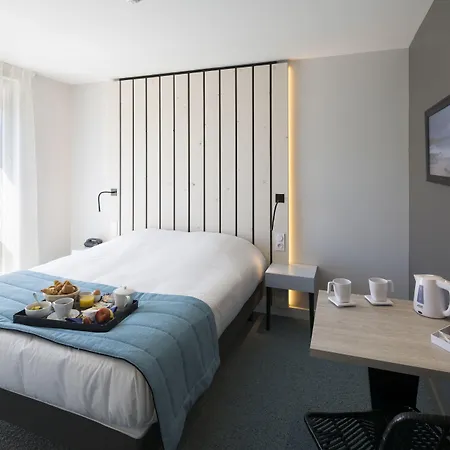 Logis Les Pins - Operalia Hotel 3*
