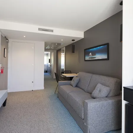 Logis Les Pins - Operalia Hotel