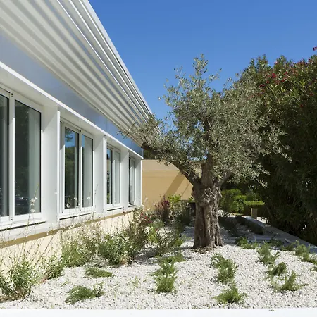 Logis Les Pins - Operalia Hotel