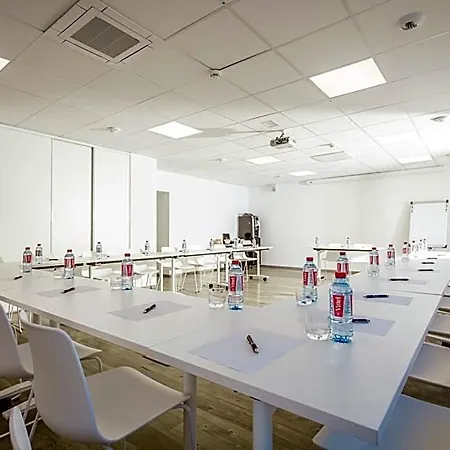 Logis Les Pins - Operalia 3* בלרוק-לה-באינס
