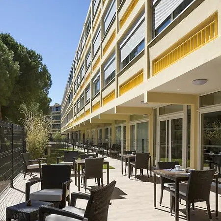 Logis Les Pins - Operalia Szálloda