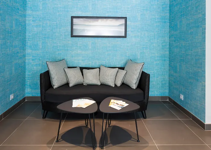 Ξενοδοχείο Logis Les Pins - Operalia 3*